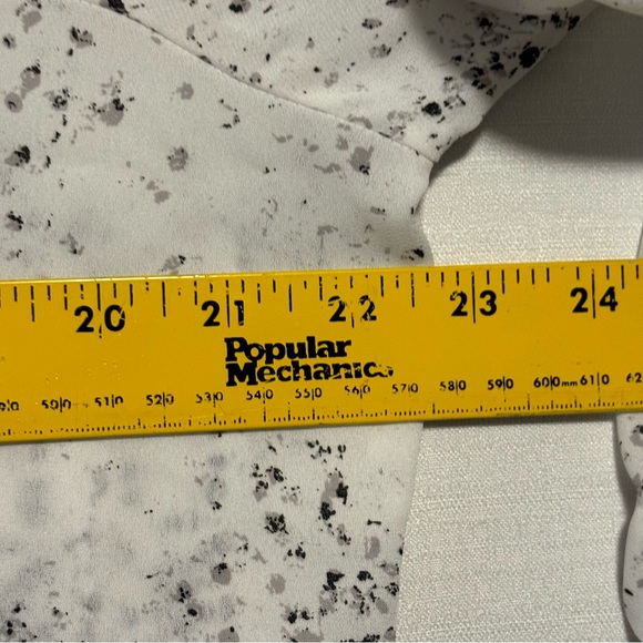 ana Lg Top 3/4 sleeves black white split 1/4 open front geometric print LIKE NEW - Picture 9 of 10